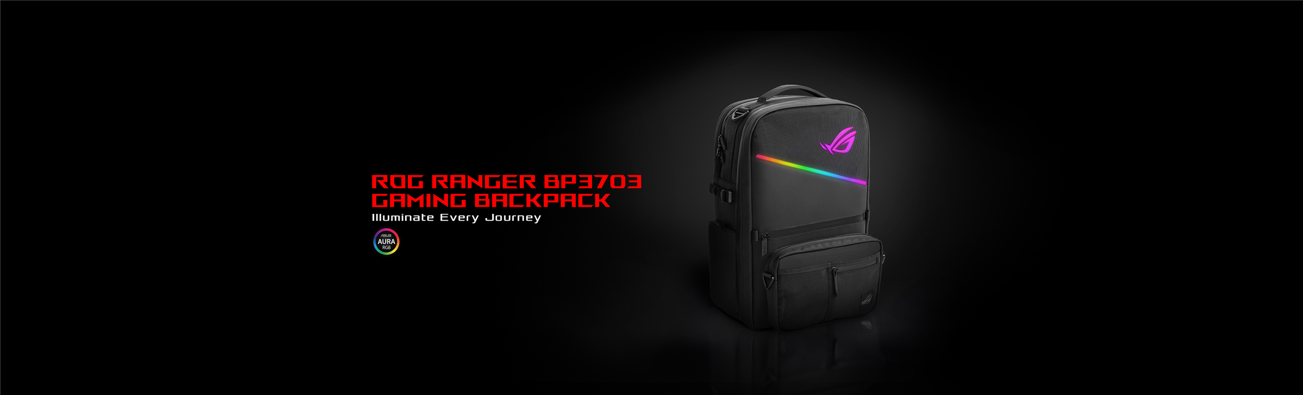 L'immagine mostra uno zaino da gaming nero con il nome ROG Ranger BP3703 Gaming Backpack. Lo zaino presenta un'illuminazione a LED colorata sulla parte frontale e il logo ROG.